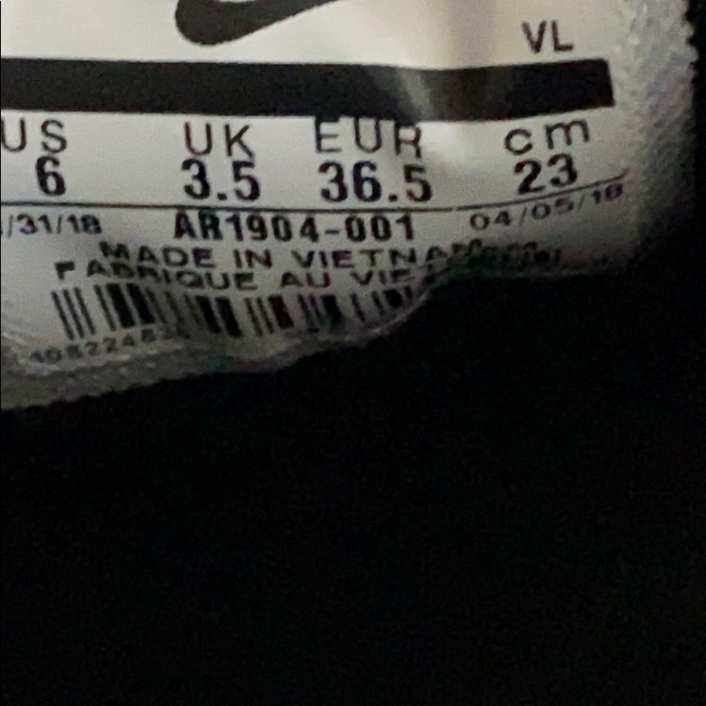 Nike - Picture 5 of 7